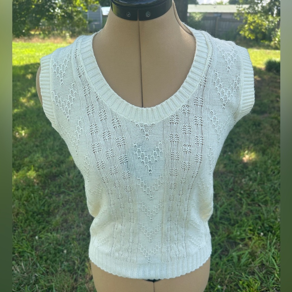 Women’s Sleeveless Knit Sweater Vest - Cream